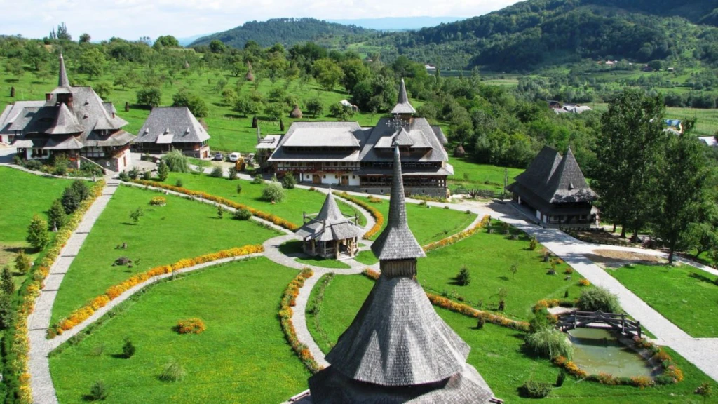 Imagine Biserica Barsana Maramures